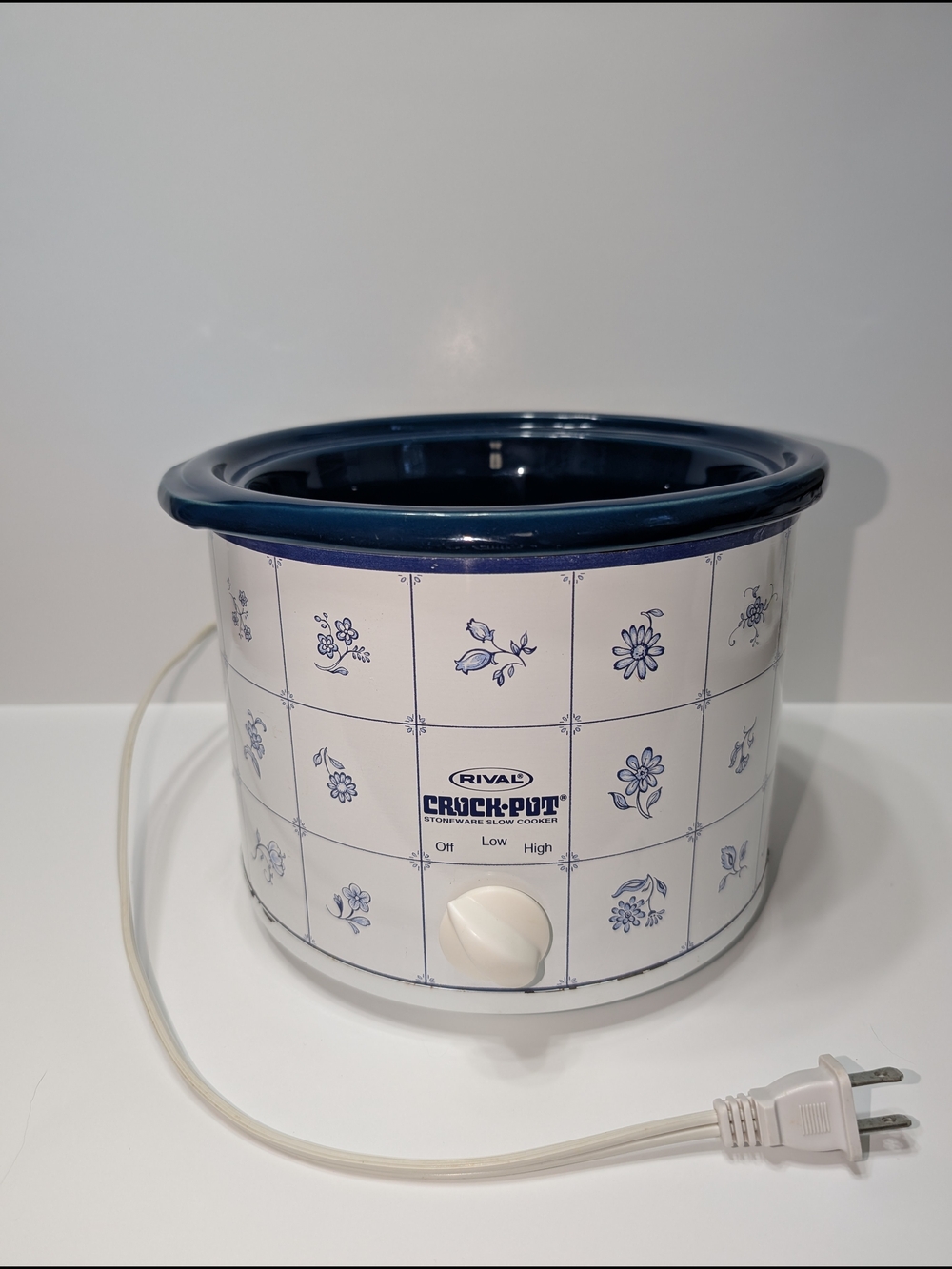 Vintage Rival Crock-Pot Stoneware Slow Cooker Model 3120 White/Blue 120V 75-150W
